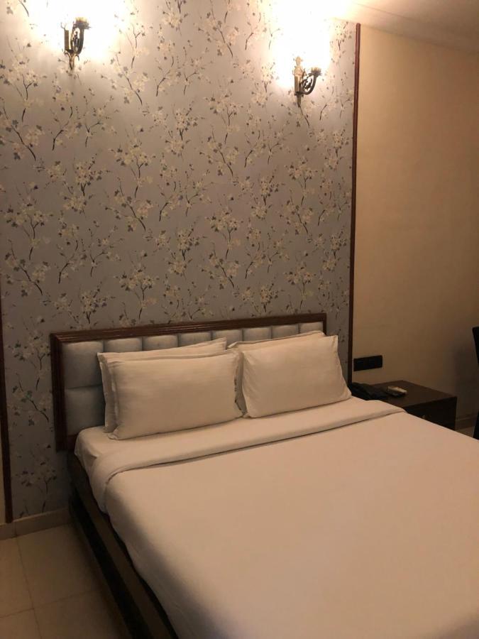Hotel Royal Regency Bori  Exteriér fotografie
