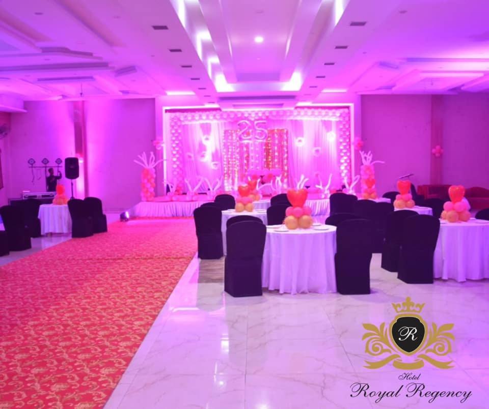 Hotel Royal Regency Bori  Exteriér fotografie